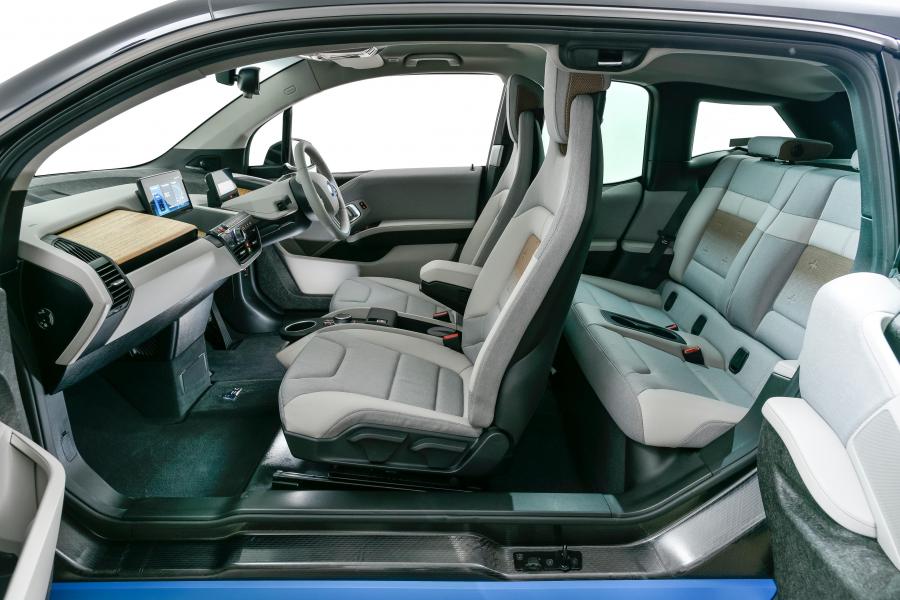 Интерьер BMW i3s (I01) 2019 года  (ZA) (фото 6 из 35)